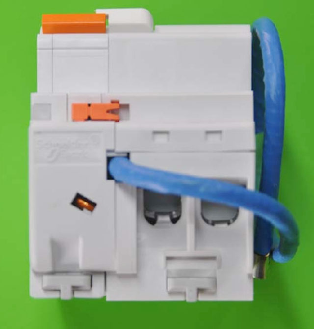 施耐德斷路器\空氣開(kāi)關(guān) EA9RN1C1030C 1P+N 10A 剩余電流動(dòng)作斷路器