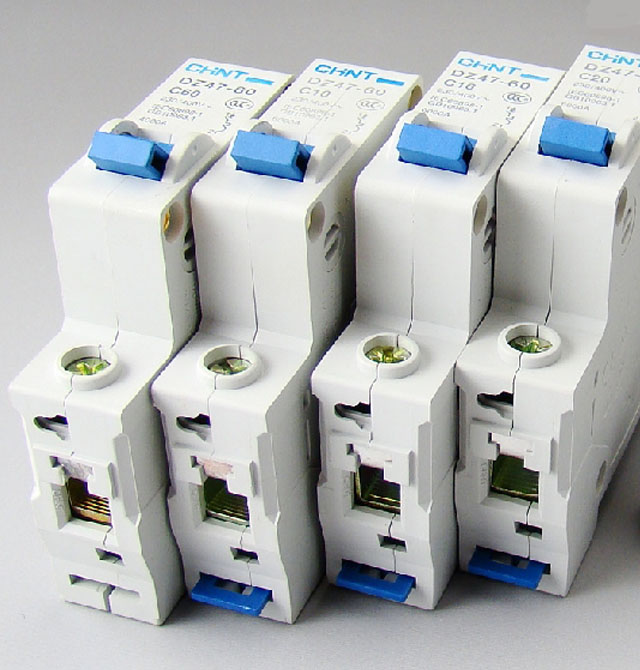 正泰斷路器\空氣開關(guān) DZ47-60 C40 1P 40A 空氣開關(guān)(塑殼斷路器)