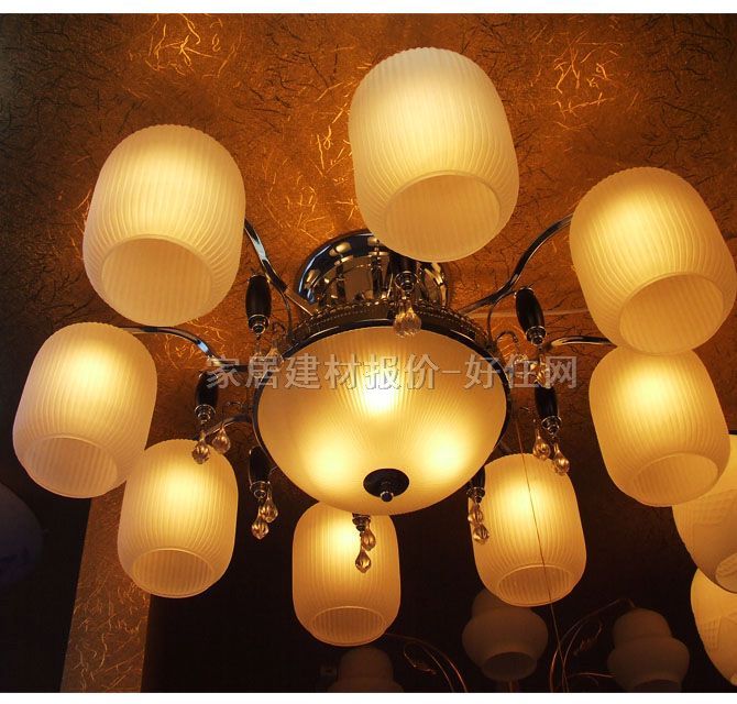 ���� 1��8 ���ٟ���+���������� �F(xi��n)�������L(f��ng)�� ��ɫ