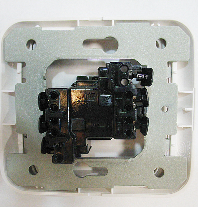 ���ɴ��E���_�P��� 60ϵ��60398-50A 2λ�ο� �㙉߅��ɫ����