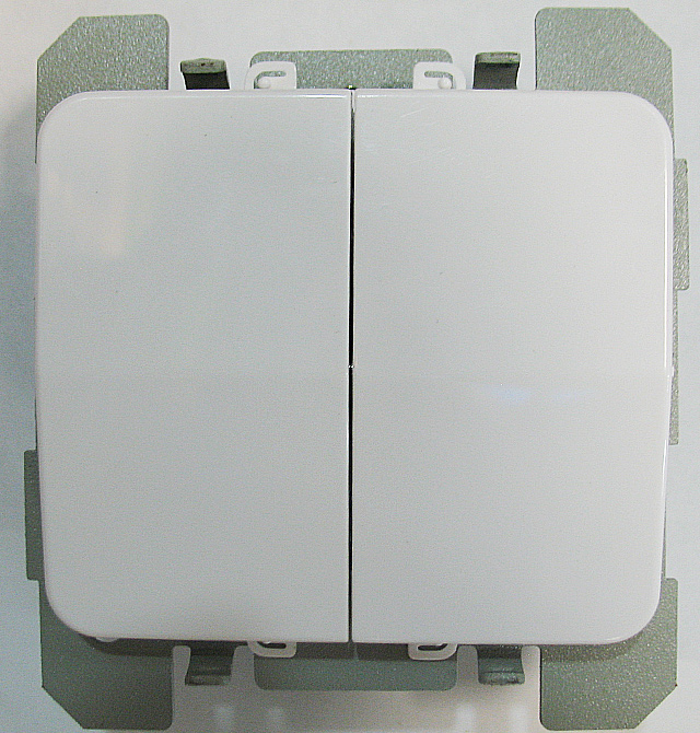 ���ɴ��E���_�P��� 60ϵ��60398-50A 2λ�ο� �㙉߅��ɫ����