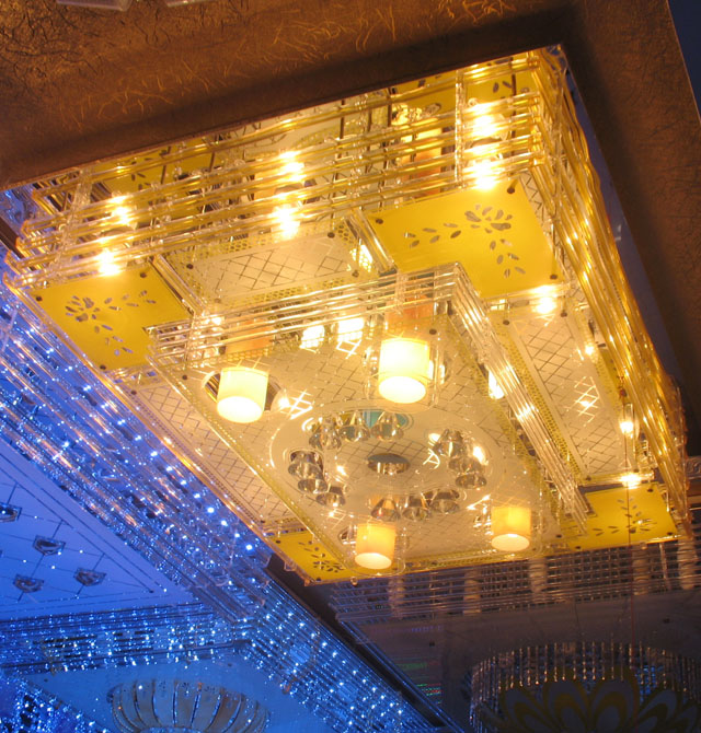 普賽特吸頂燈 客廳吸頂燈8030(帶mp3和投光機(jī)) 方形 1000mm×800mm×250mm高 大型奢華風(fēng)格 白底帶金黃水晶玻璃