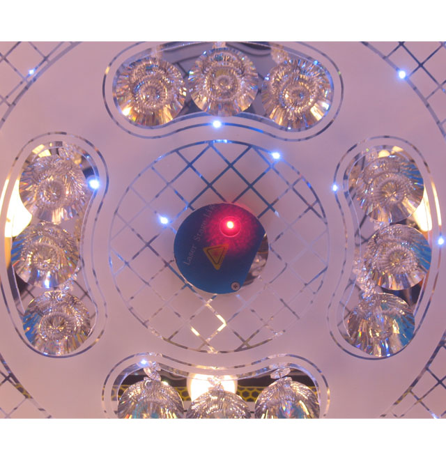 普賽特吸頂燈 客廳吸頂燈8030(帶mp3和投光機(jī)) 方形 1000mm×800mm×250mm高 大型奢華風(fēng)格 白底帶金黃水晶玻璃