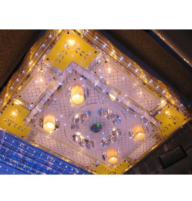 普賽特吸頂燈 客廳吸頂燈8030(帶mp3和投光機(jī)) 方形 1000mm×800mm×250mm高 大型奢華風(fēng)格 白底帶金黃水晶玻璃