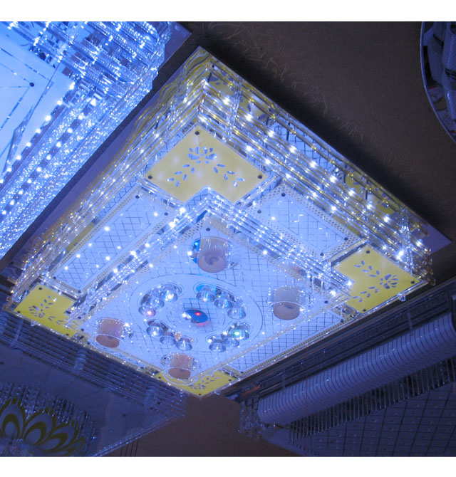 普賽特吸頂燈 客廳吸頂燈8030(帶mp3和投光機(jī)) 方形 1000mm×800mm×250mm高 大型奢華風(fēng)格 白底帶金黃水晶玻璃