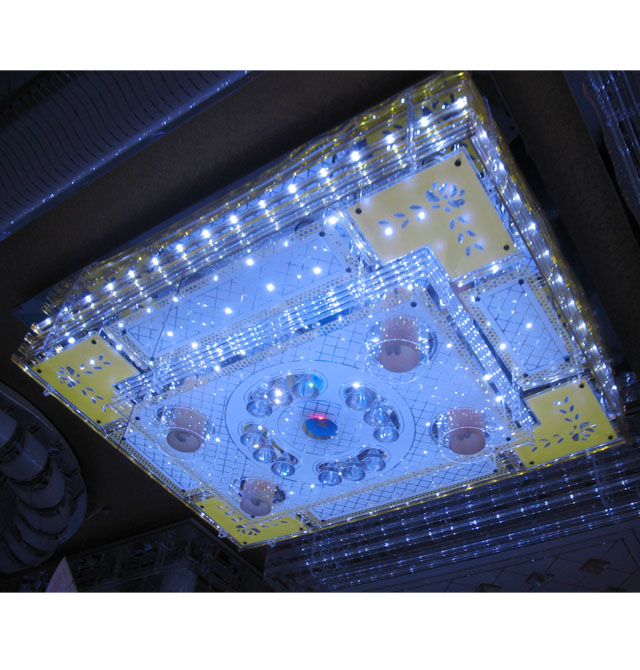 普賽特吸頂燈 客廳吸頂燈8030(帶mp3和投光機(jī)) 方形 1000mm×800mm×250mm高 大型奢華風(fēng)格 白底帶金黃水晶玻璃