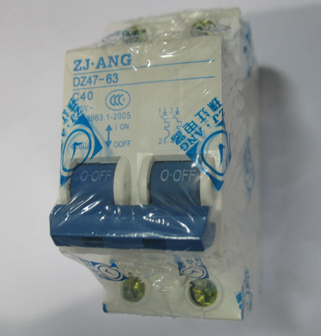 珠江電器斷路器\空氣開關(guān) DZ47-63 C40 2P 40A 空氣開關(guān)(塑殼斷路器)