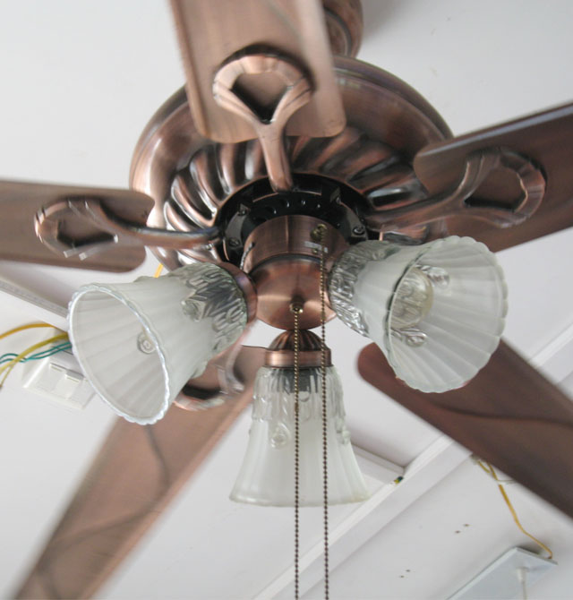 歐柏斯吊燈 吊扇燈1171 金屬燈架+工藝玻璃燈罩 傳統(tǒng)復(fù)古風(fēng)格 Φ1320mm 白色