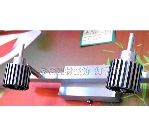 三立鏡前燈 350×140mm SA201#二頭 花式造型 金屬材質(zhì) 銀白色 節(jié)能燈