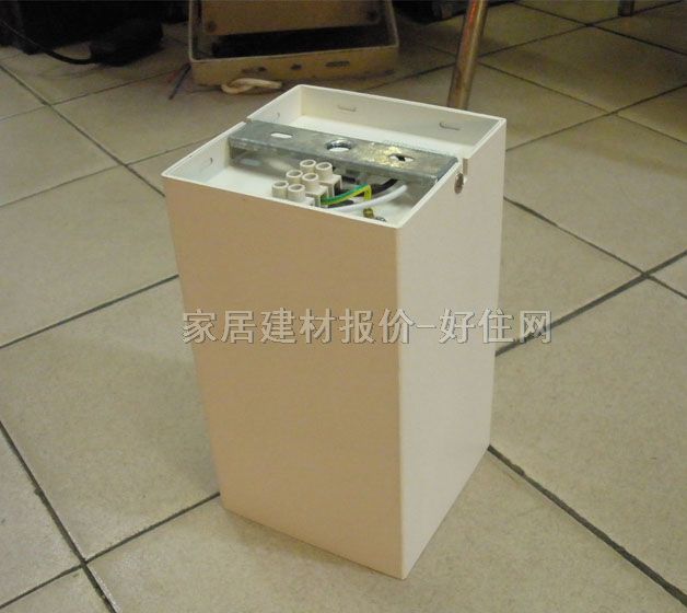 云達(dá)明裝筒燈 吸頂?shù)跹b Φ3.5寸 鋁合金材質(zhì)白色 方形 E27節(jié)能光源