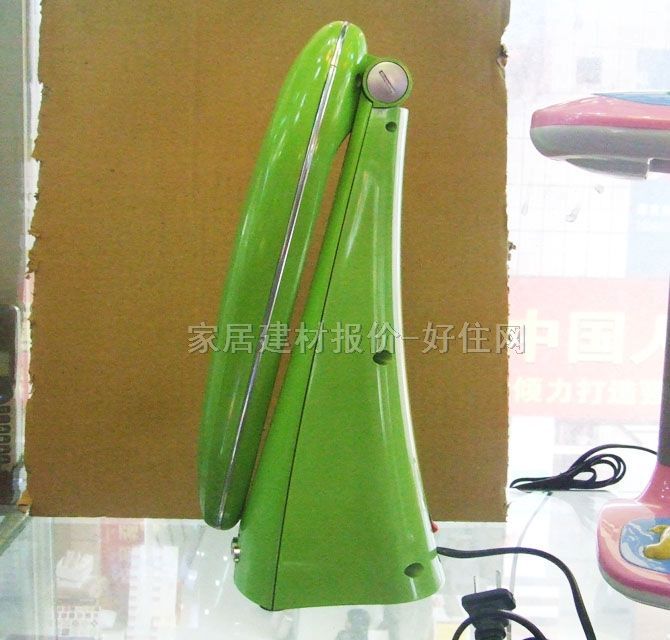 新霞臺燈 綠色抽象造型 高未知cm 兒童卡通 塑料燈罩 塑料燈架