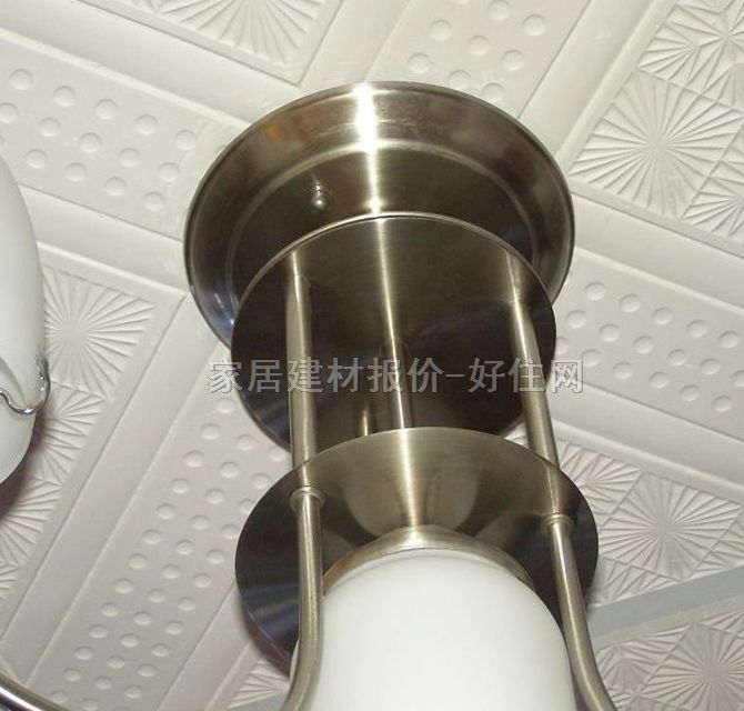 卡羅吊燈 6001/3+1 金屬燈架+磨砂玻璃燈罩 現(xiàn)代流行風(fēng)格 Φ300mm 白色