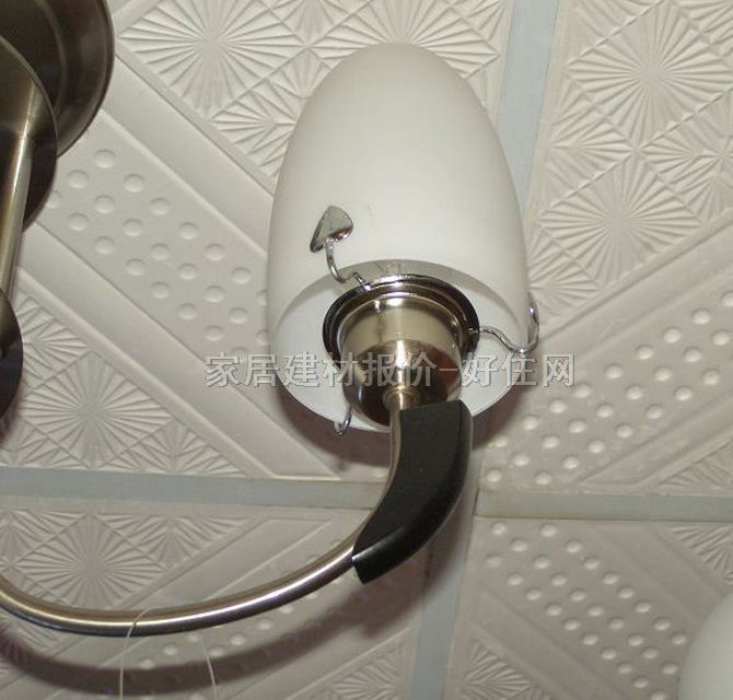 卡羅吊燈 6001/3+1 金屬燈架+磨砂玻璃燈罩 現(xiàn)代流行風(fēng)格 Φ300mm 白色