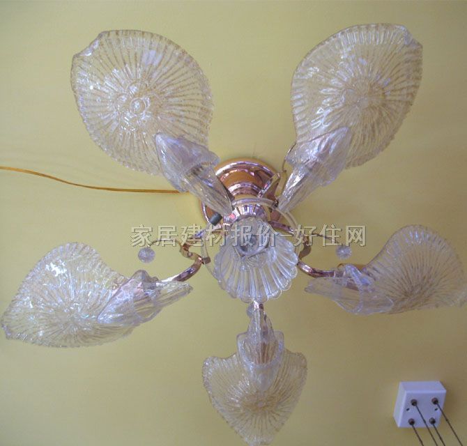 榮福吊燈 6730/3+1 金屬燈架+工藝玻璃燈罩 現(xiàn)代流行風(fēng)格 Φ800mm 白色