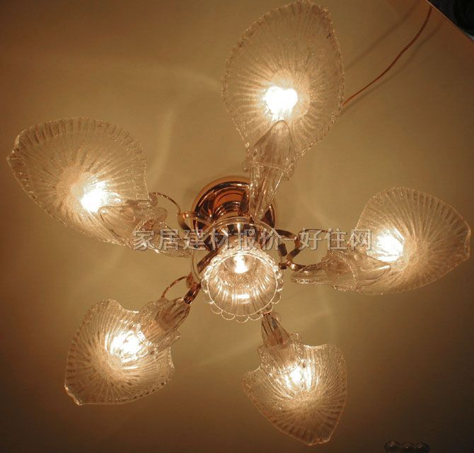 榮福吊燈 6730/3+1 金屬燈架+工藝玻璃燈罩 現(xiàn)代流行風(fēng)格 Φ800mm 白色