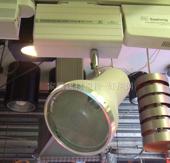 世嘉金鹵射燈 導軌224 70w 白色