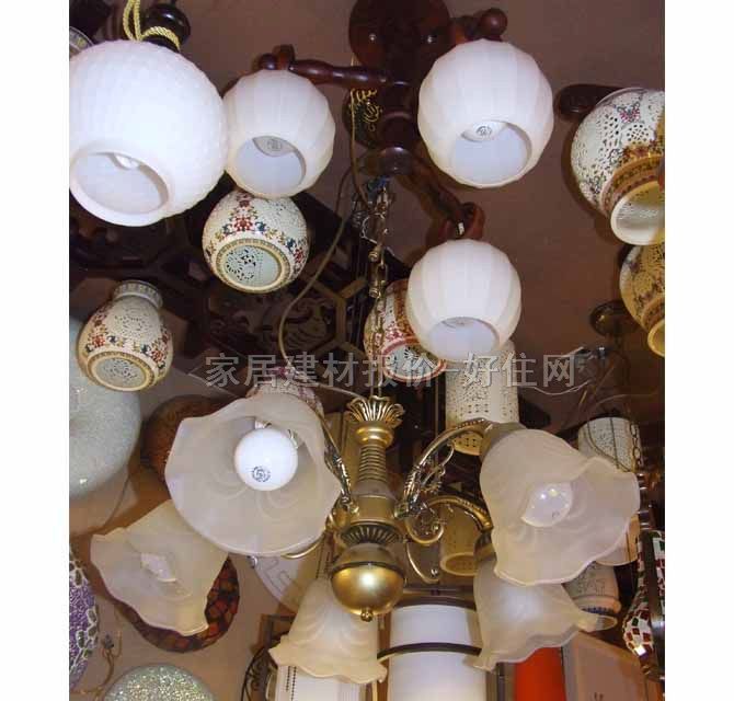 易美達吊燈 226/5 金屬燈架+磨砂玻璃燈罩 現(xiàn)代流行風(fēng)格 白色