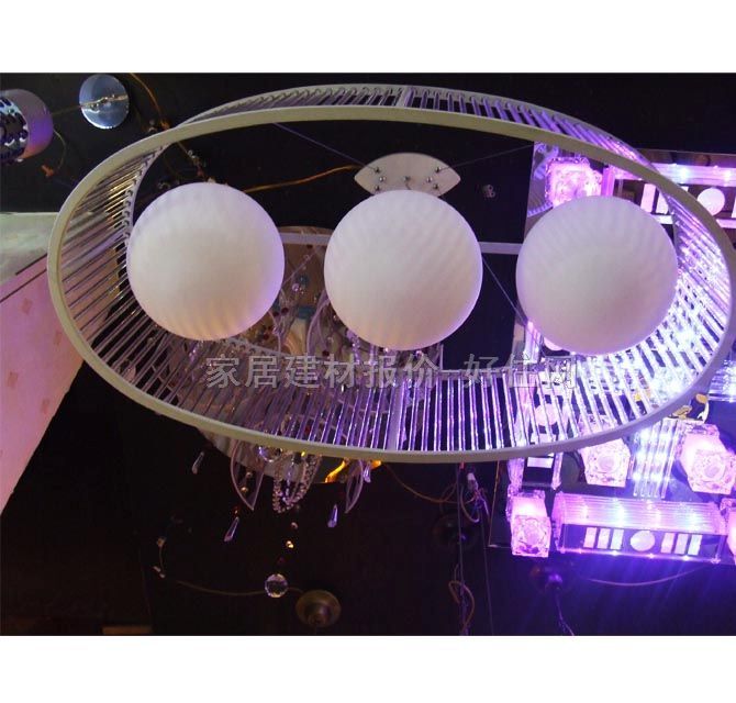 美佳吊燈 88625/3 金屬燈架+磨砂玻璃燈罩 現(xiàn)代流行風(fēng)格 800×420mm 白色