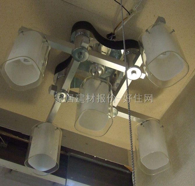 凌志吊燈 8271-5 金屬燈架+工藝玻璃燈罩 現(xiàn)代流行風格 白色