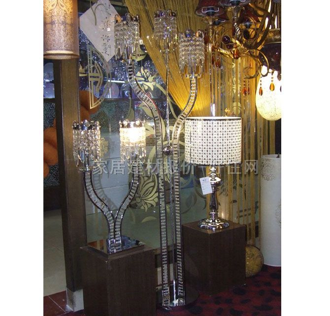 華麗落地?zé)?水晶/3 未知mm 奢華風(fēng)格 玻璃燈罩 金屬燈架